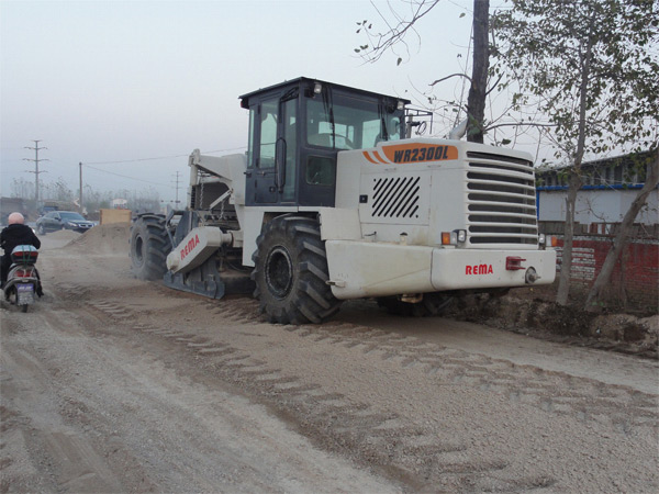 WR2300L，駐馬店水穩(wěn)基層冷再生