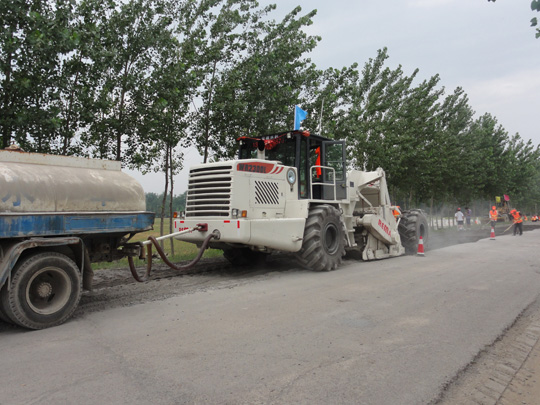 WR2300L，安徽靈壁水穩(wěn)路基冷再生