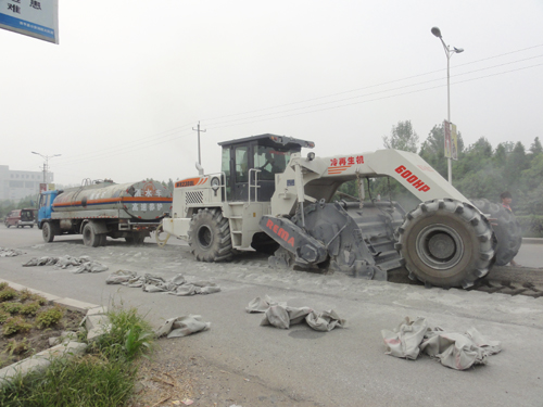 WR2300L，西平水穩(wěn)路基冷再生