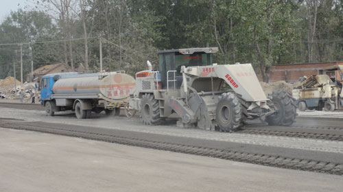 WR2300L，G311國道河南永城段水穩(wěn)路基冷再生