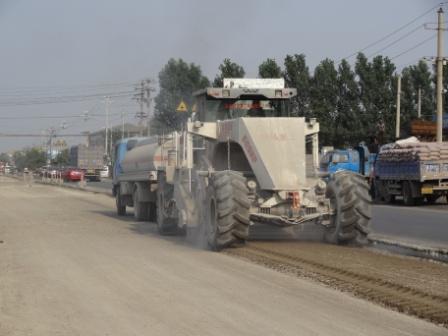 WR2300L，長(zhǎng)葛S325水穩(wěn)路基冷再生