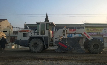 WR2300E，安徽壽縣水穩(wěn)冷再生