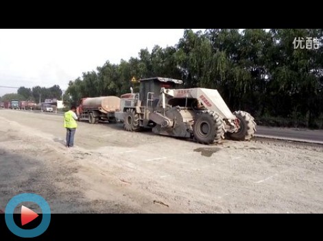 WR2300L，長葛S325省道水穩(wěn)路基破碎