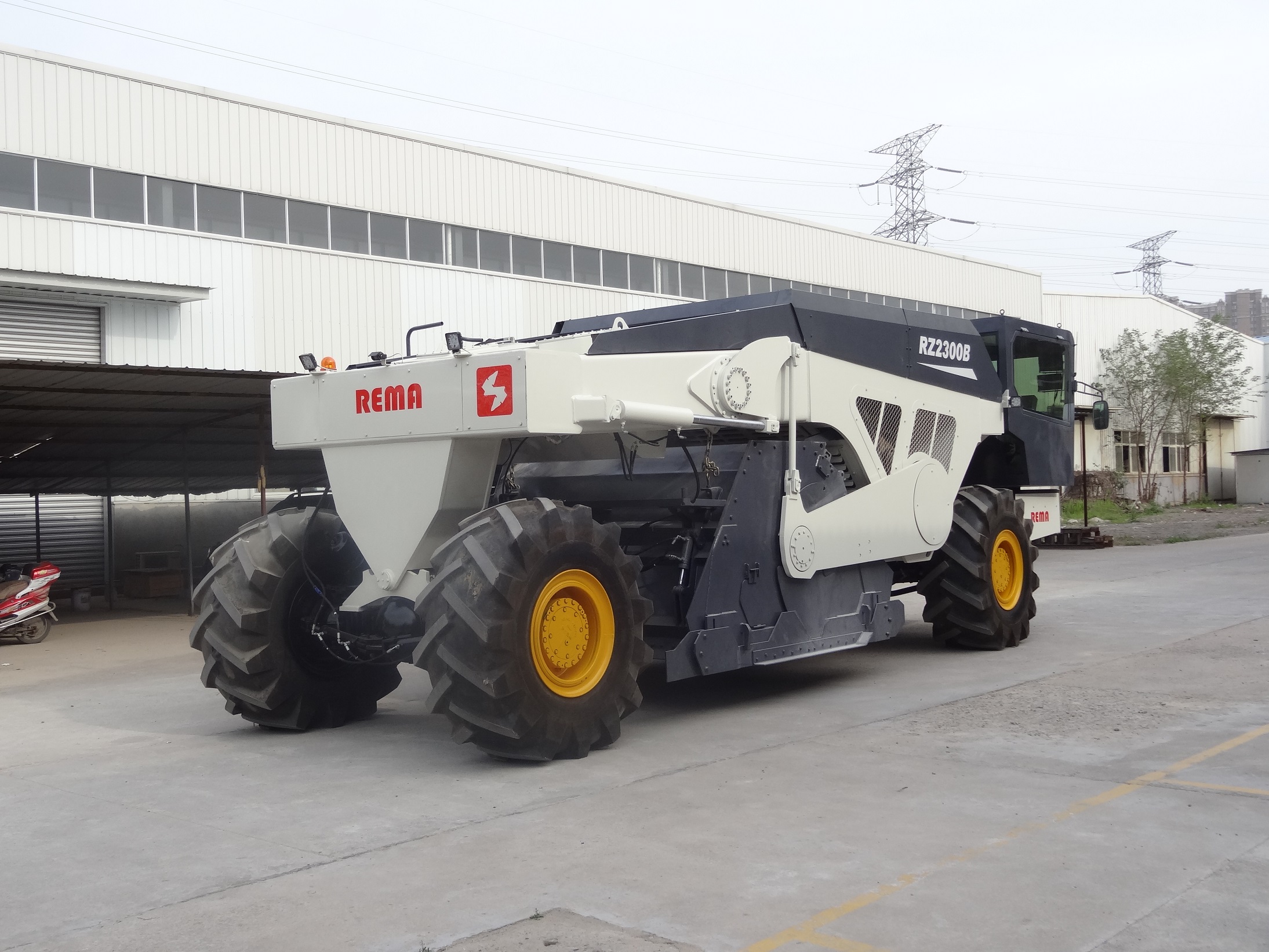 RZ2300B，邯鄲水穩(wěn)路基冷再生施工