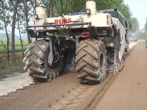 RZ2300，項城S102省道水穩(wěn)冷再生